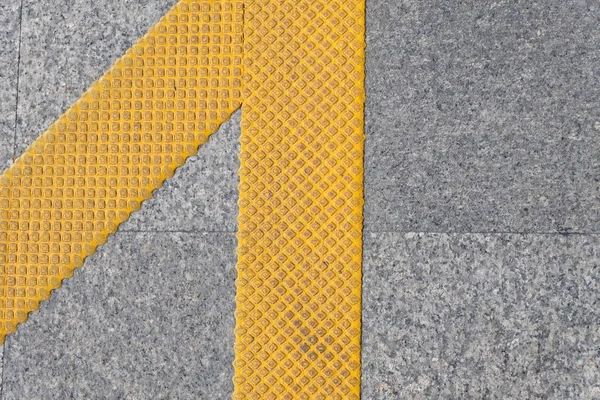 Ligne jaune sur route asphaltée — Photo