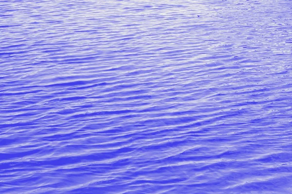 Kék víz absztrakt háttér közelről — Stock Fotó
