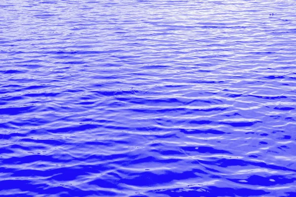 Blått vatten abstrakt bakgrund närbild — Stockfoto