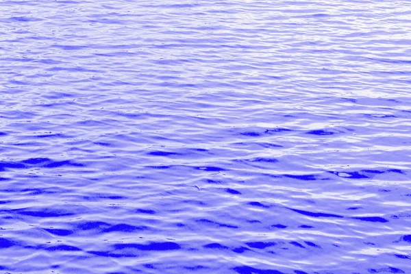 Kék víz absztrakt háttér közelről — Stock Fotó