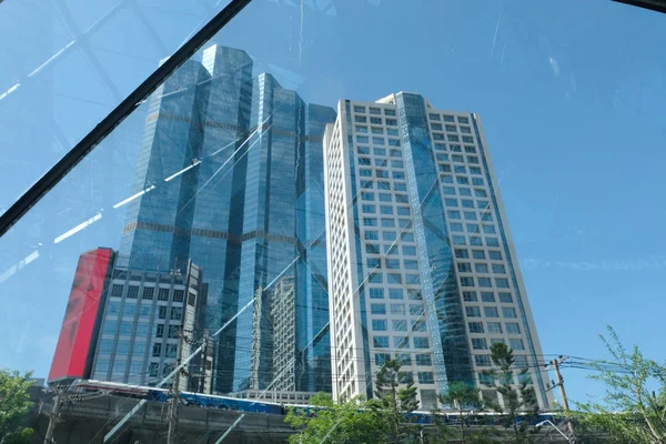 BANGKOK, TAILANDIA - 3 DE JUNIO DE 2018: Torre del paisaje urbano en el cielo azul del centro de BANGKOK TAILANDIA —  Fotos de Stock