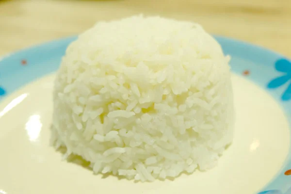 Prato cheio de arroz de perto — Fotografia de Stock