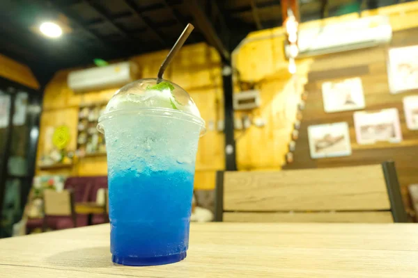 Blue Hawaii Cocktail em vidro plástico — Fotografia de Stock