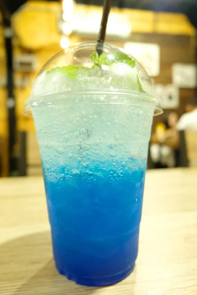 Blue Hawaii Cocktail in vetro plastico — Foto Stock