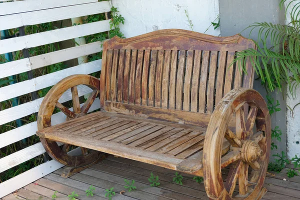 Stuhl im Garten — Stockfoto