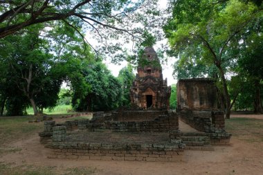 Sukhothai 'deki tarihi parkta Wat Chao Chan Tapınağı