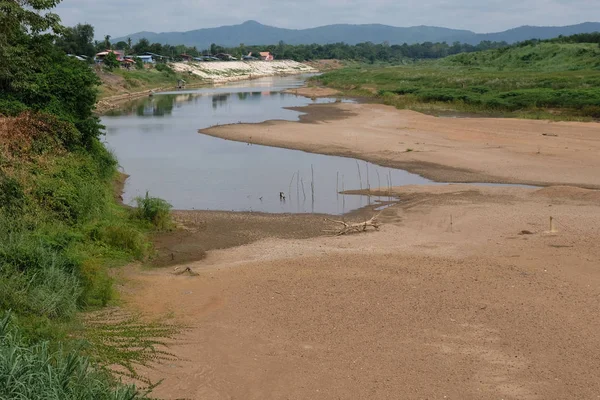 Sušená řeka Yom, horké počasí v Thajsku — Stock fotografie