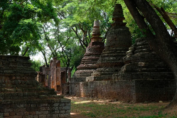 Wat Khok Singkharam templom, si Satchanalai a történeti Park Sukhothai — Stock Fotó