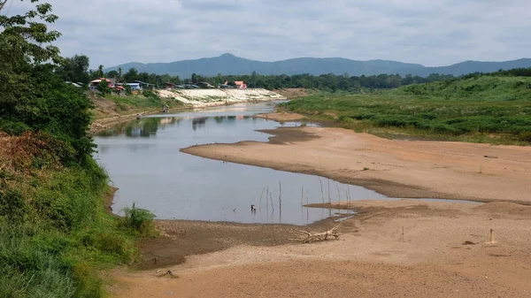 Sušená řeka Yom, horké počasí v Thajsku — Stock fotografie