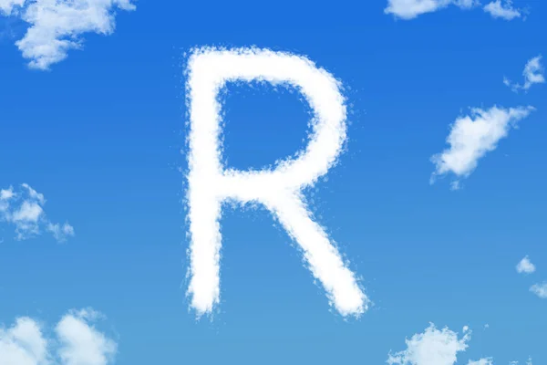 蓝天上的字母R云形状 — 图库照片