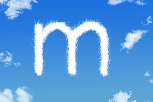 青空に浮かぶ文字の雲の形 — ストック写真
