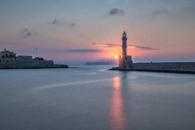 Chania 'daki Deniz feneri ve Eski Venedik Limanı Sunset, Girit, Gre