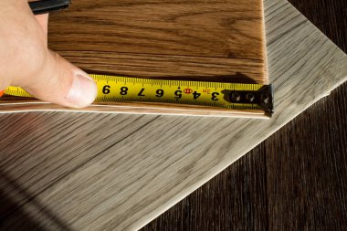 Muşamba. Ahşap doku ile döşeme örnekleri. Kesim boyutu. Yeni yıl.