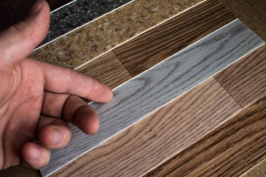 Muşamba. Ahşap doku ile döşeme örnekleri. Kesim boyutu. Yeni yıl.