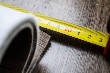 Muşamba. Ahşap doku ile döşeme örnekleri. Kesim boyutu. Yeni yıl.