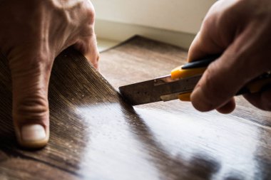 Muşamba. Ahşap doku ile döşeme örnekleri. Kesim boyutu. Yeni yıl.