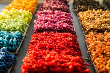 Halı. Oda katta döşenmesi için halı örnekleri. Çeşitleri örnekleri.