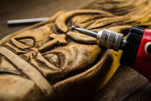 Engraving Woodcarving Engraver Making Figure Wood — Stock Photo, Image