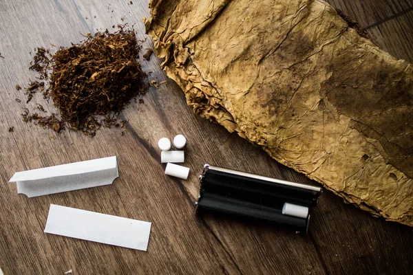 Raucherzubehör Maschine Zum Drehen Von Zigaretten Tabak Und Papier Herstellungsprozess — Stockfoto