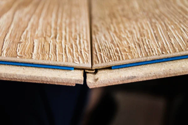 Laminat. Laminat ve floorboard örnekleri. Kesme ve zemin döşeme.