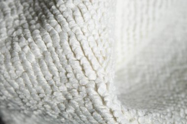 Banyo ve tuvalet için beyaz halı. Beyaz kapaklı halı dokusu. Yakın plan..