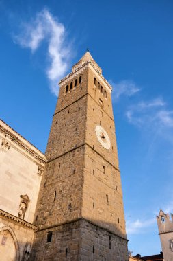 Varsayım, Koper, Slovenya Katedrali. Koper katedralde varsayım saatinde görünümünü kapat.