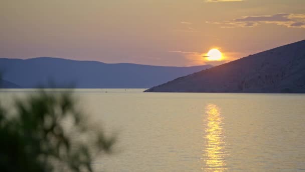 magnifique coucher de soleil sur la mer