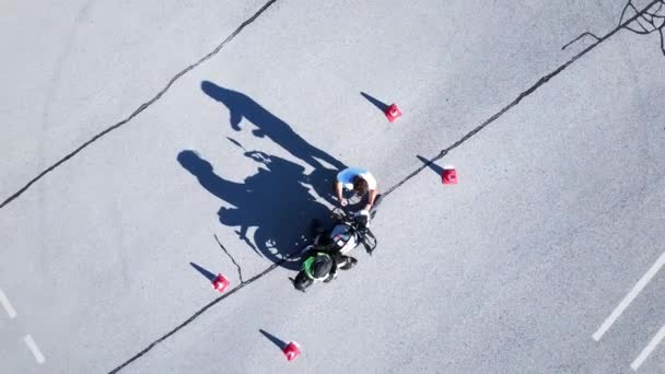 Aerial Drone Widok Szkoły Szkolenia Motocykli Dowód Prawo Jazdy Motocykla — Wideo stockowe