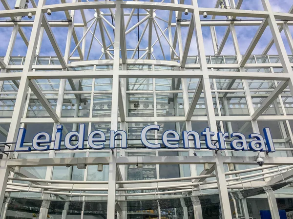 ライデン中央駅では ライデンで のオランダ ライデン 2018 — ストック写真