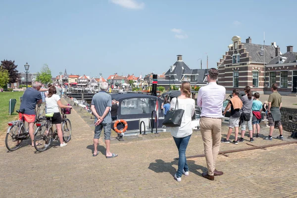 Niederlande Lemmer Mai 2018 Menschen Schauen Der Schleuse Lemmer Holland — Stockfoto