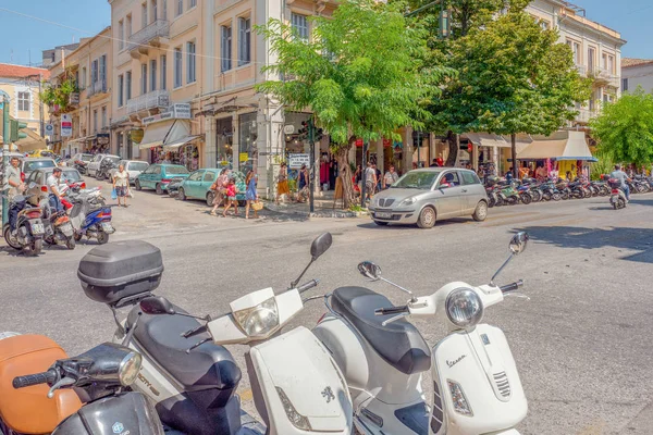 Görögország Corfu Korfu Július 2018 Utcák Parkolt Segédmotoros Kerékpárok Robogók Stock Kép