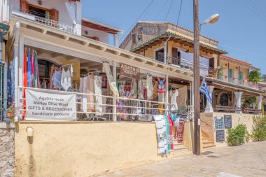 Yunanistan - Corfu - Kassiopi - 29 Temmuz 2018: Familyanın dantel dükkanı Kassiopi Town Korfu, Yunanistan.