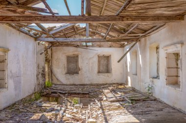 Taştan yapılmış evde Pantokrator Mountain: Korfu, Yunanistan eski Perithia terk edilmiş.