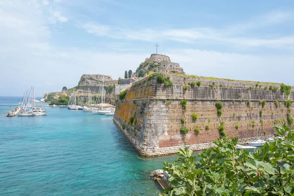 コルフの町中 ギリシャ ケルキラ近くコルフの古いヴェネツィア海の要塞 — ストック写真