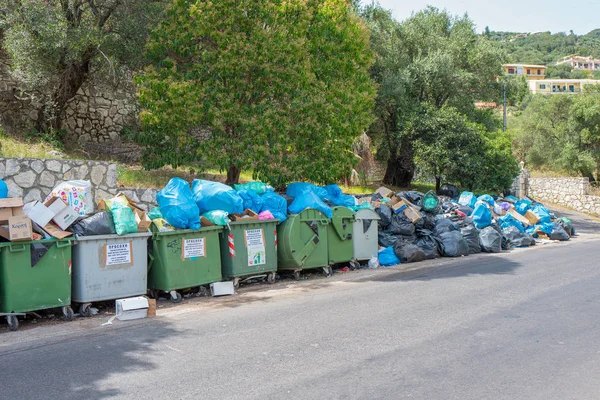 Griechenland Korfu Glyfa Juli 2018 Müll Container Und Viele Müllsäcke — Stockfoto