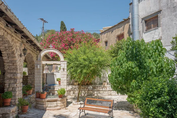 Yunanistan - Corfu - Kassiopi - 29 Temmuz 2018: Courtyard Kassiopi Town Korfu, Yunanistan.
