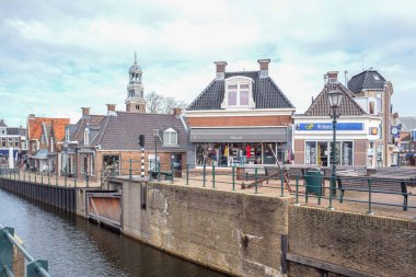 Lemmer'in merkezinde ki çamur ve binalar.