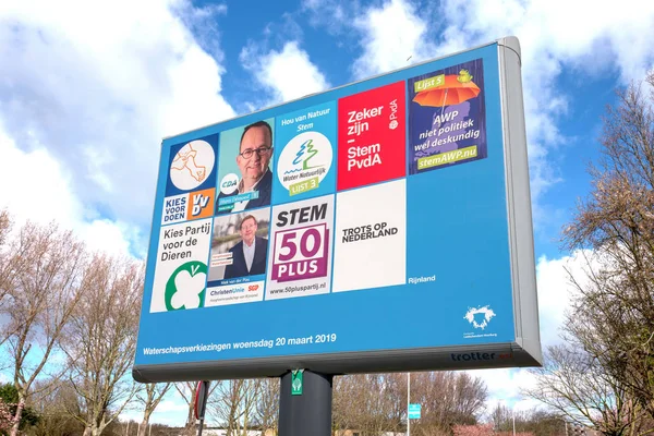 NETHERLANDS - LEIDSCHENDAM - MARCH 17, 2019: Sign with the political parties and their list of tractors for the provincial council and water board elections on March 20, 2019. — Stock Photo, Image