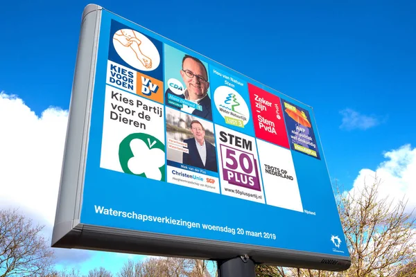 NETHERLANDS - LEIDSCHENDAM - MARCH 17, 2019: Sign with the political parties and their list of tractors for the provincial council and water board elections on March 20, 2019. — Stock Photo, Image