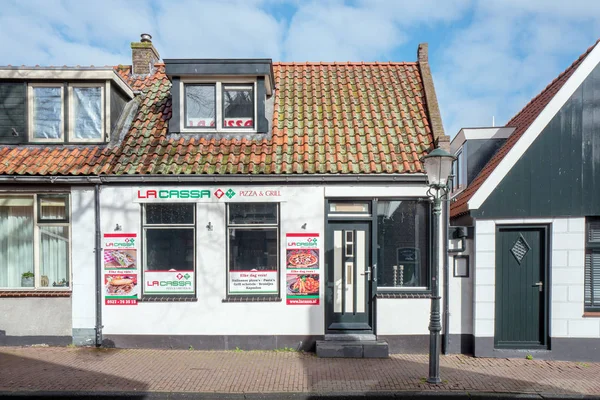 Exterior of the pizza and grill store La Cassa. — Stock Photo, Image