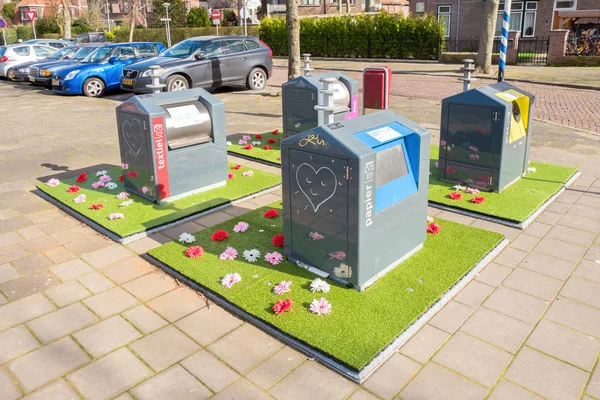 NETHERLANDS - VOORBURG - MARCH 17, 2019: Social experiment with plastic Oracs mini-yards around underground dirt containers to prevent waste from being put next to the container. — Stock Photo, Image