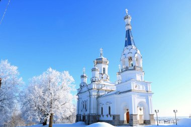Rusya, St. Petersburg, 21 Mart 2018, Babigonsky tepelerindeki Kutsal Şehit Kraliçesi Kilisesi.