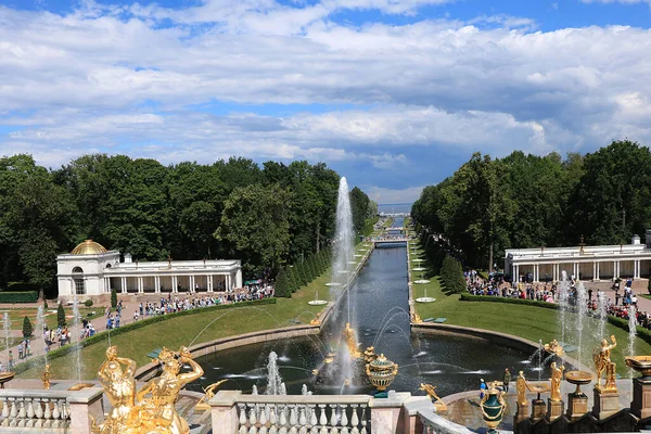 Russia San Pietroburgo Peterhof Luglio 2018 Sulla Foto Trova Fontana — Foto Stock