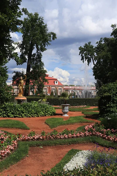 Russia San Pietroburgo Peterhof Giugno 2019 Foto Mostra Complesso Monplaisir — Foto Stock