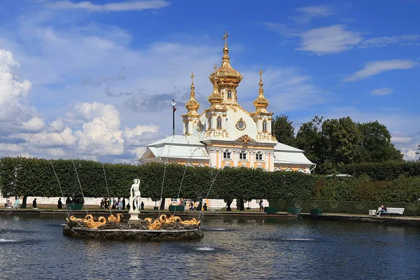 Rusia San Petersburgo Peterhof Julio 2019 Foto Encuentra Iglesia Principal — Foto de Stock