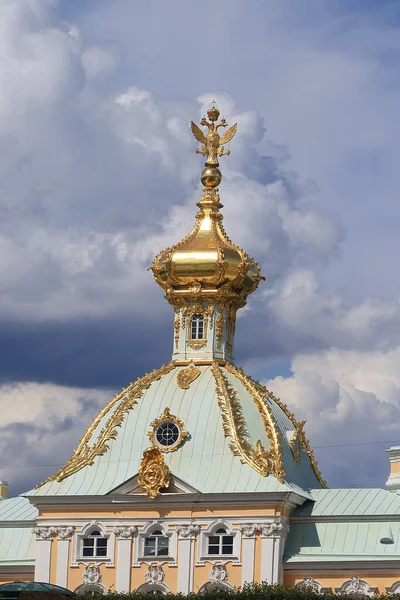 Russie Saint Pétersbourg Peterhof Juillet 2019 Sur Photo Temple Principal — Photo