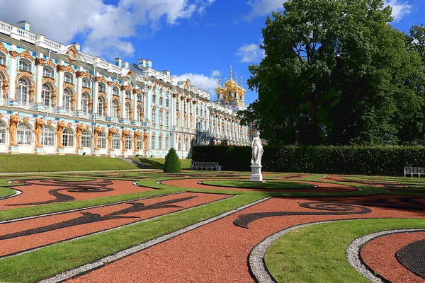 ロシア サンクトペテルブルク 2020年7月10日 キャサリン公園 写真では プシュキン市のカトリーヌ宮殿に関連して隔離期間中に人や観光客がいない — ストック写真