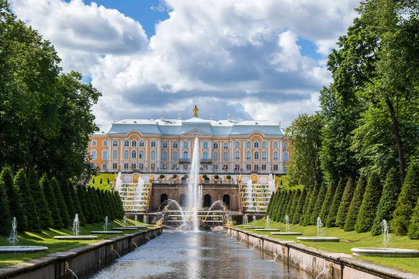 Russland Petersburg Peterhof Juli 2020 Auf Dem Foto Der Springbrunnen — Stockfoto