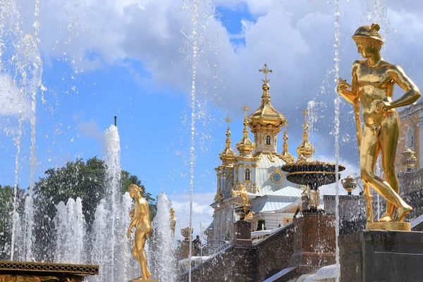 Россия Санкт Петербург Петергоф Июля 2020 Фото Фонтан Большого Каскада Лицензионные Стоковые Фото