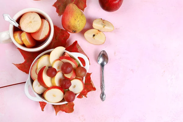 Obstsalat Gesundes Frühstück Mit Zutaten Joghurt Mit Müsli Äpfeln Birnen — Stockfoto